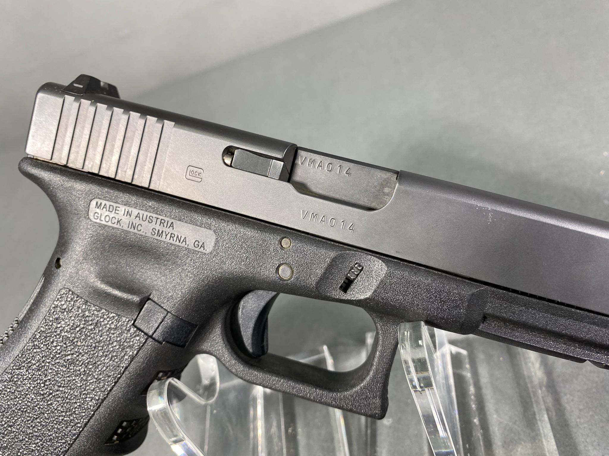 * Glock Model 22 Pistol 40 Cal w/Three Magazines