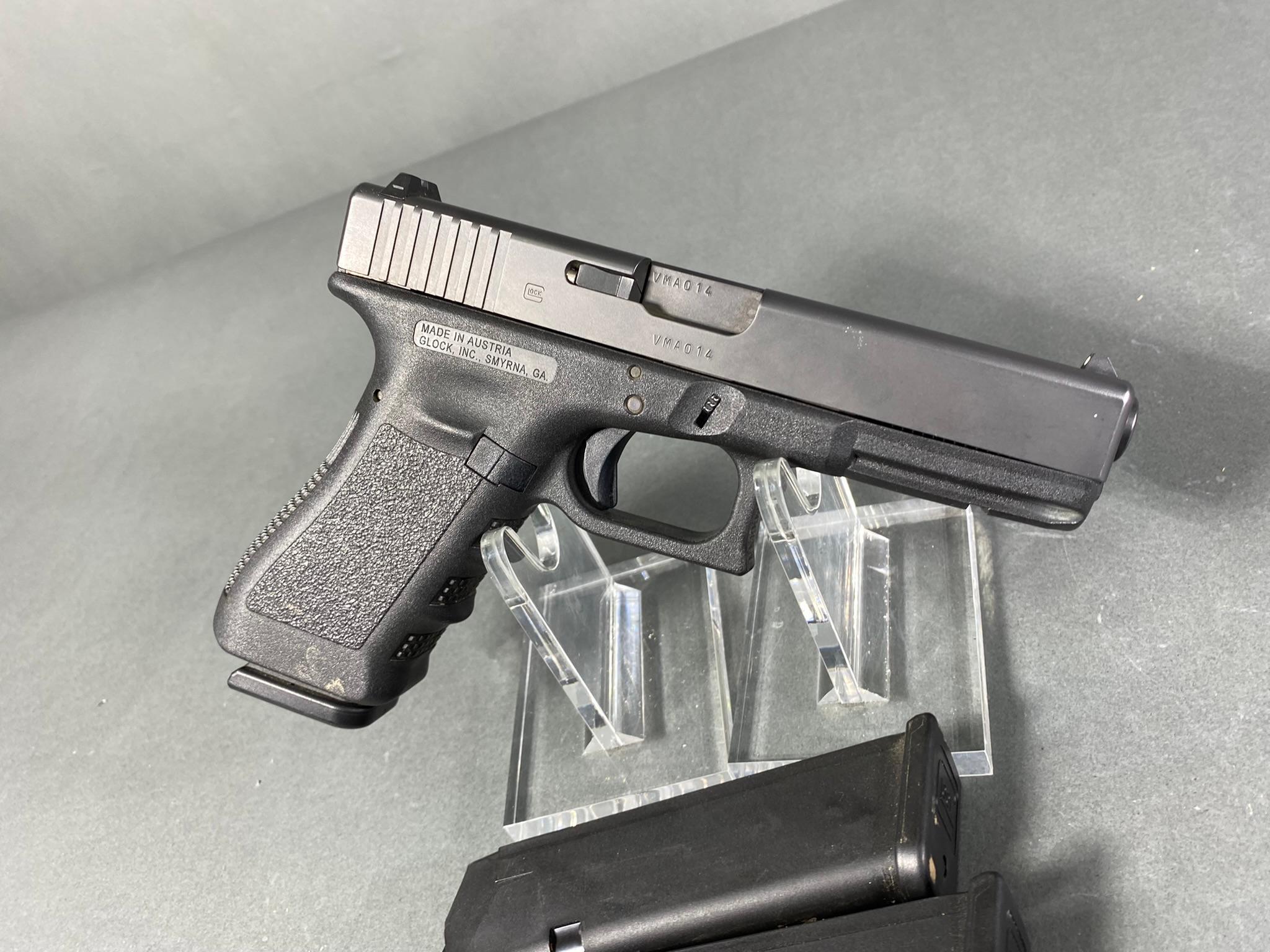 * Glock Model 22 Pistol 40 Cal w/Three Magazines