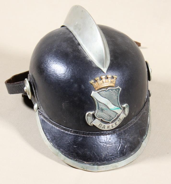DAHLEM Youth helmet with crest on top, shield