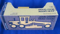 JOHN DEERE MOTOR GRADER 1/16 SCALE