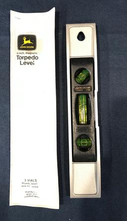 JOHN DEERE 9" MAGNETIC TORPEDO LEVEL