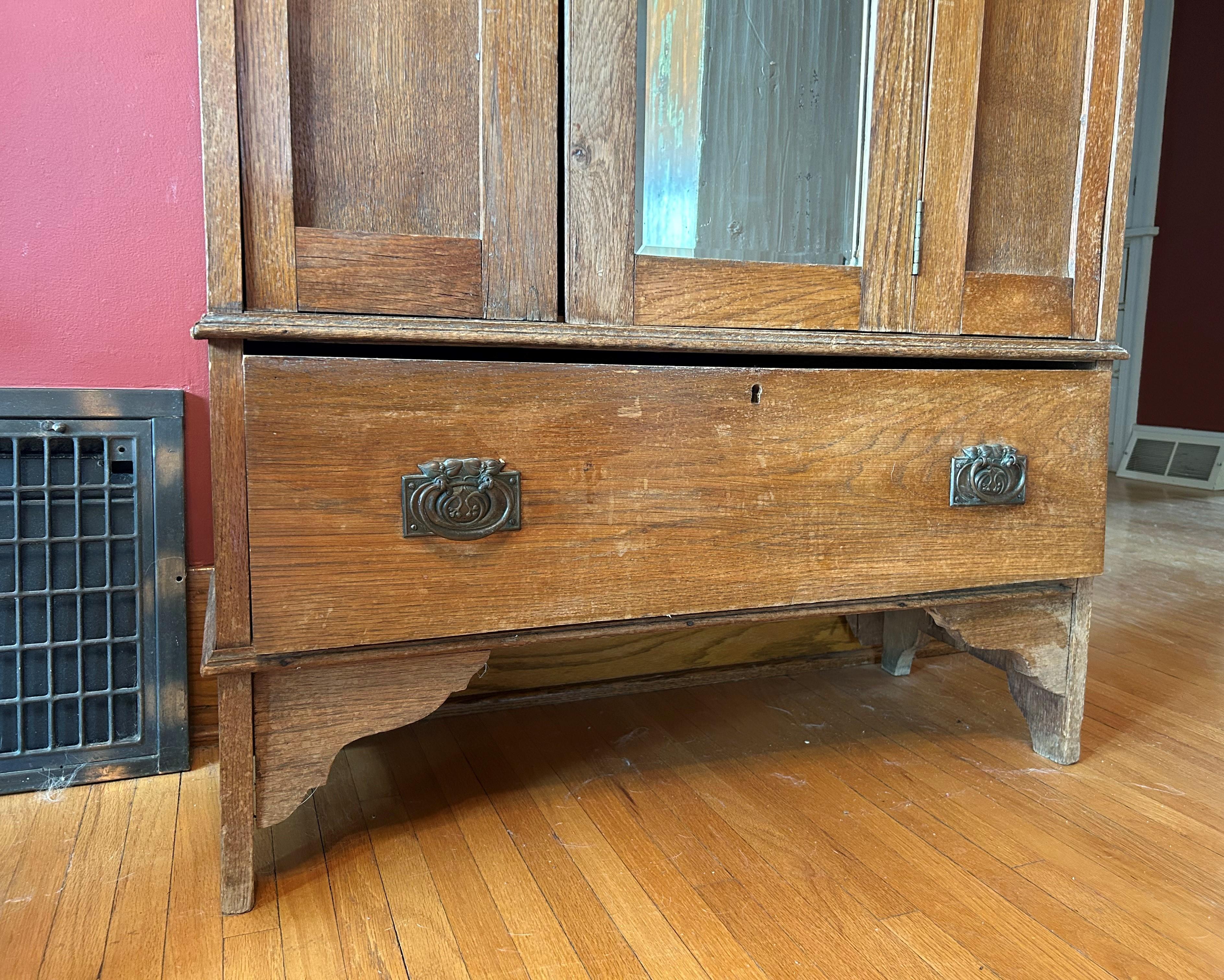 ANTIQUE WOODEN OAK SINGLE DOOR WARDROBE