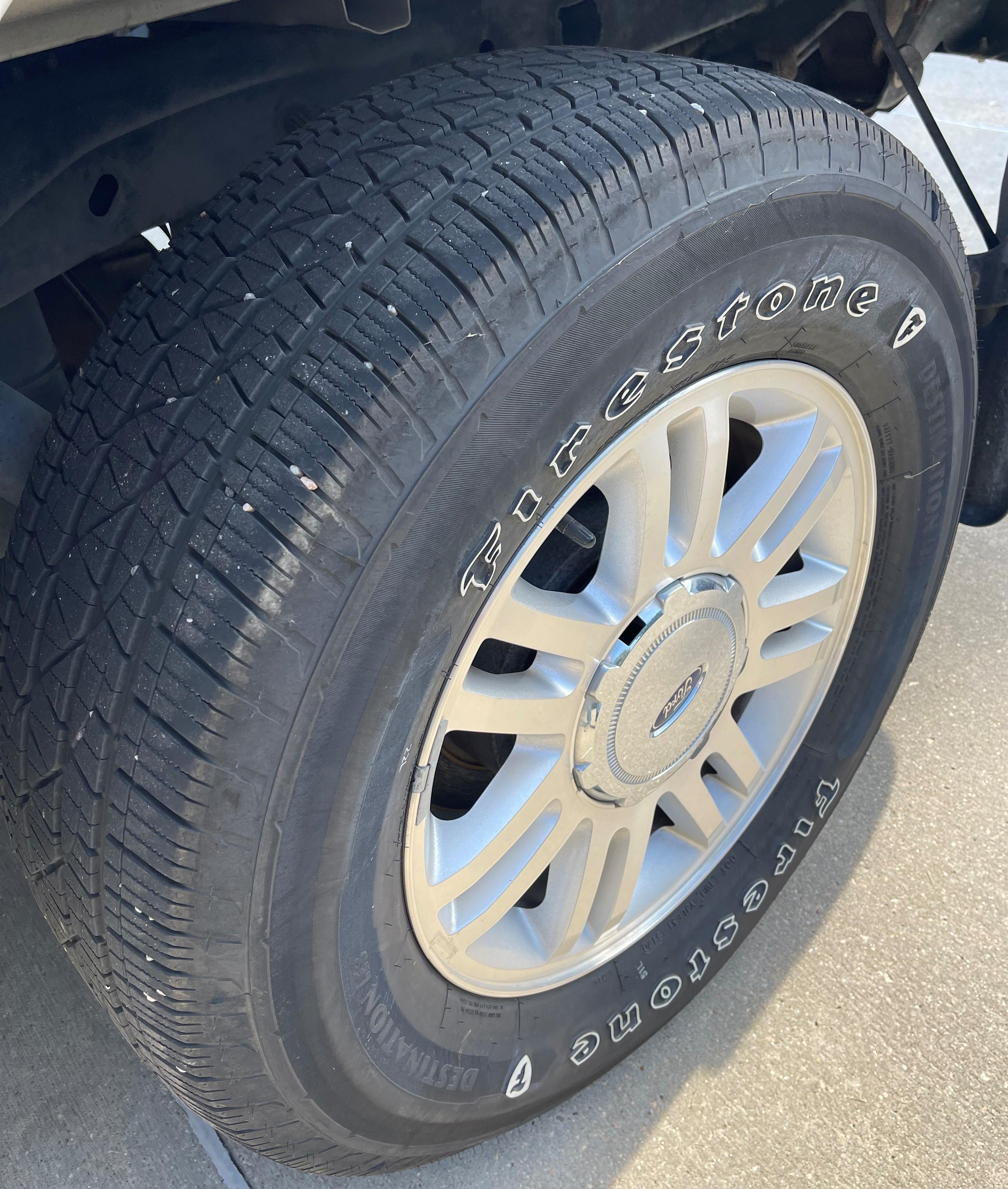 2011  FORD F-150 PICKUP - LARIAT PACKAGE