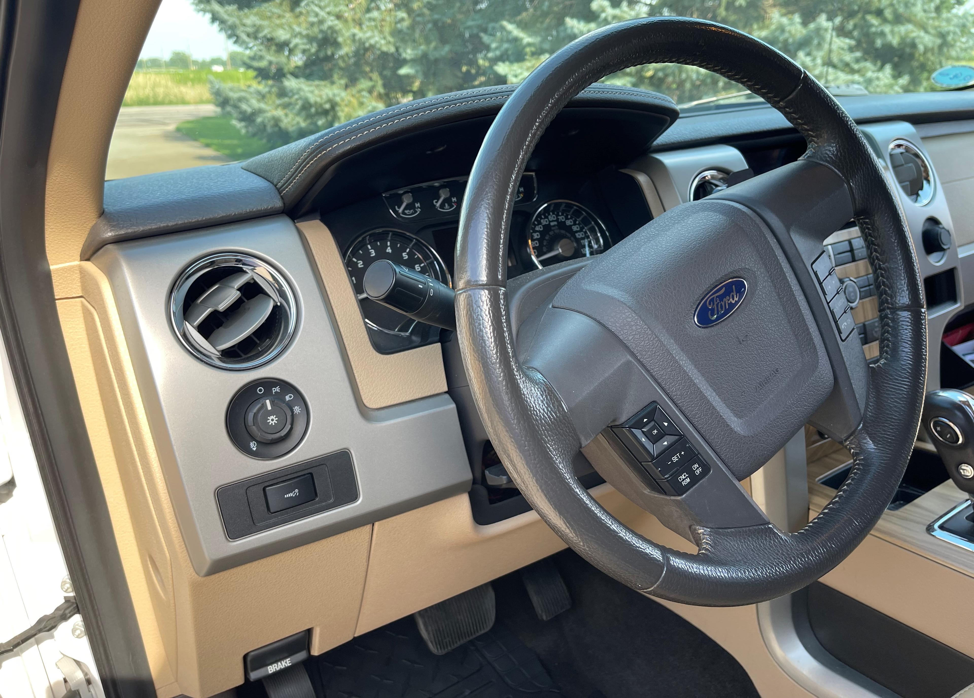 2011  FORD F-150 PICKUP - LARIAT PACKAGE