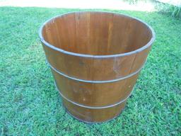 PRIMITIVE WOOD CONTAINER - ROUND- VERY NEAT
