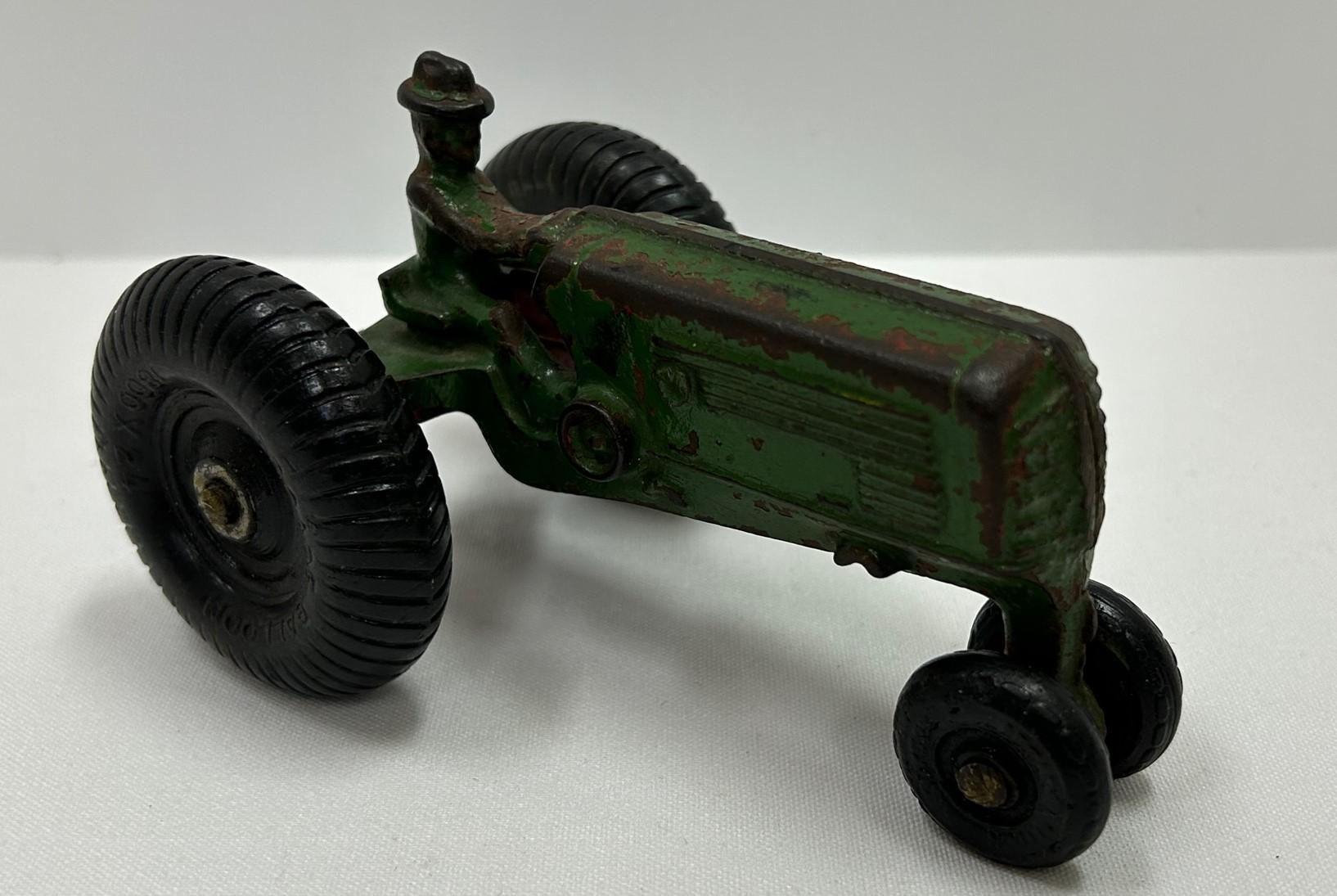 ARACADE "OLIVER" CAST IRON TRACTOR