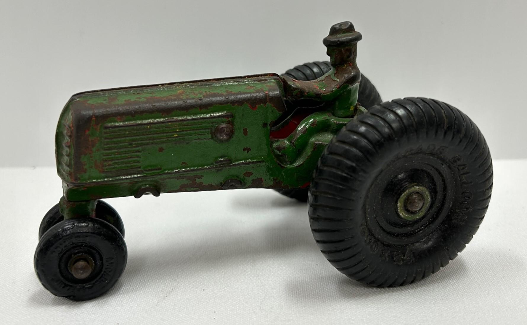 ARACADE "OLIVER" CAST IRON TRACTOR