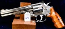 Smith & Wesson Model 617 6' .22 Revolver