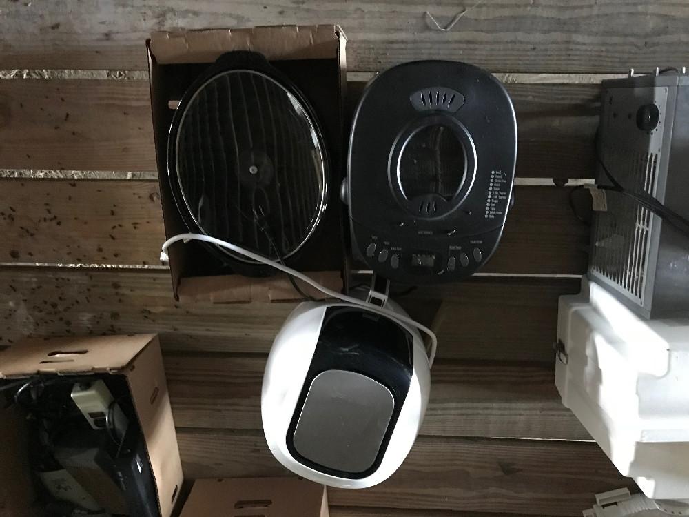 Crockpot, Breadmaker, Hamilton Beach Air Fryer