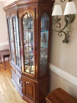 Thomasville Lighted Dining Room Curio Cabinet