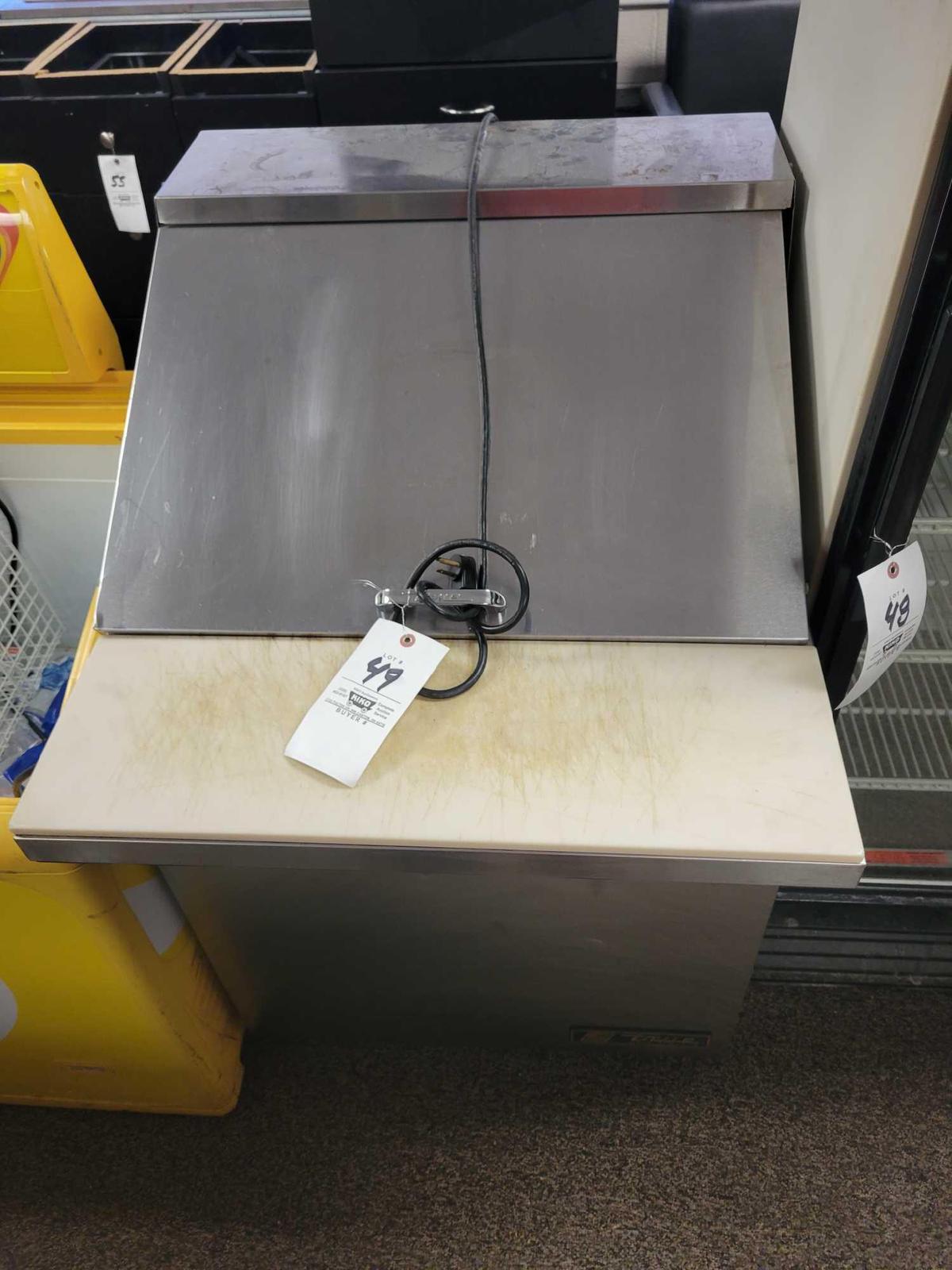 Tru model TSSU-27-12M-B refrigerated prep station