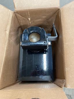 Fifth wheel adapter lower unit