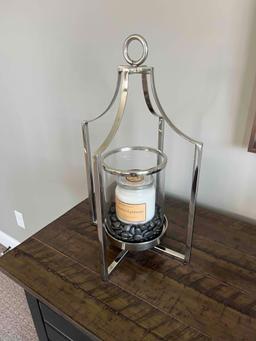table lamp, candle, decorative items