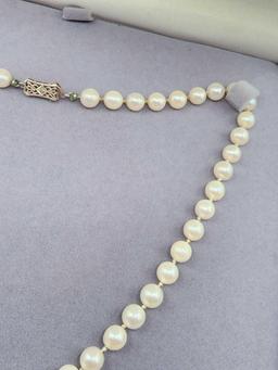 Beautiful estate 6.5mm cultured pearl necklace