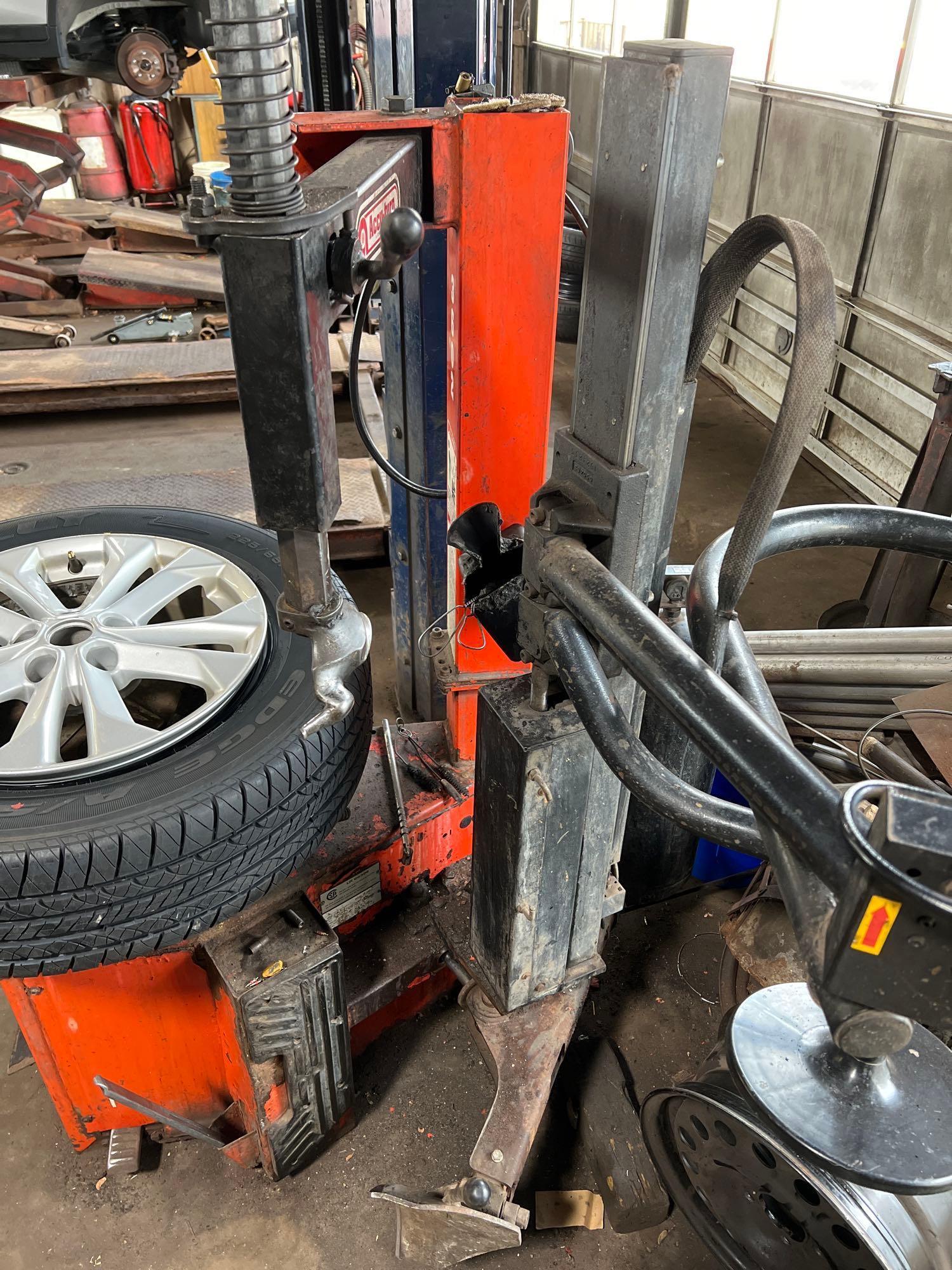 Accu-Turn 3602 Tire Changer