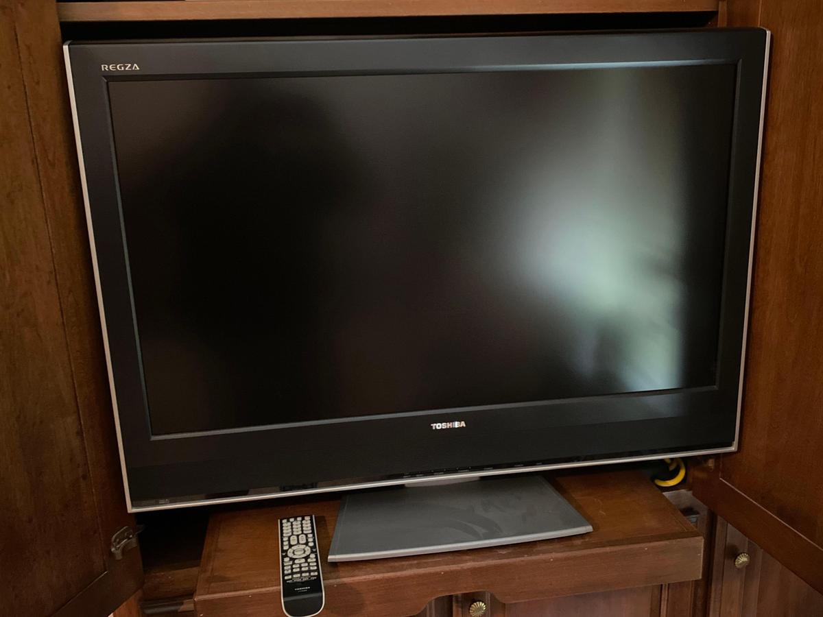 2006 Toshiba Regza 37" HD TV.