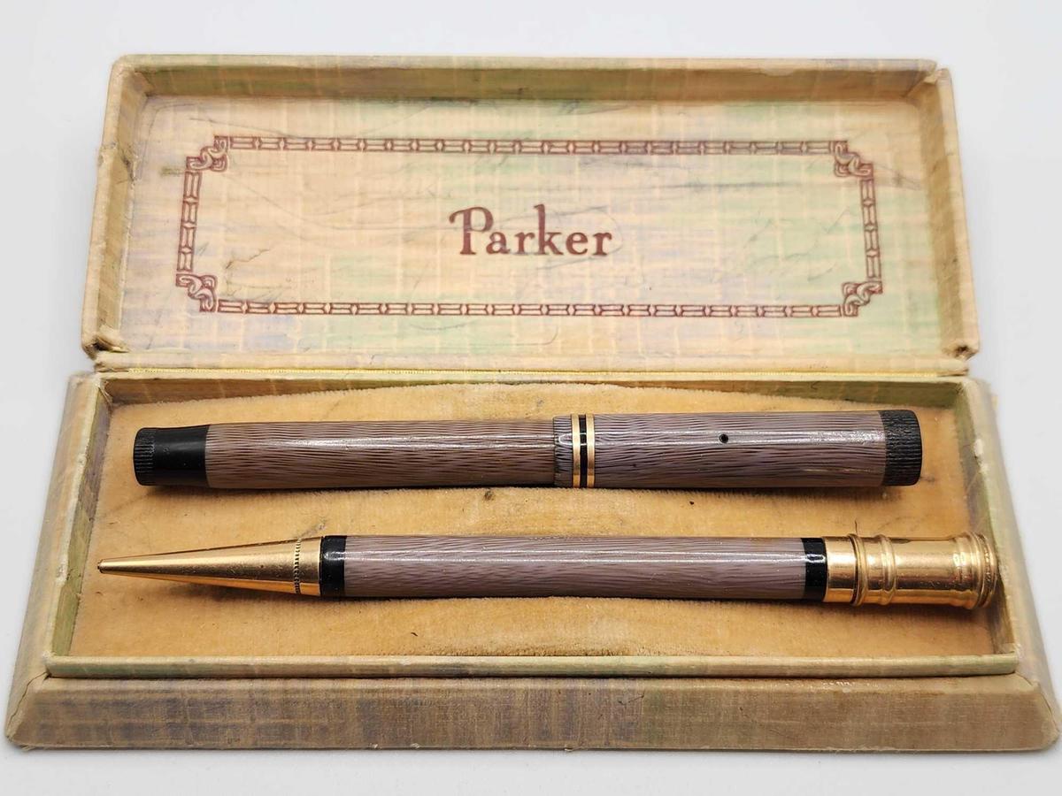 Unusual lavender color Parker pen & pencil set, boxed