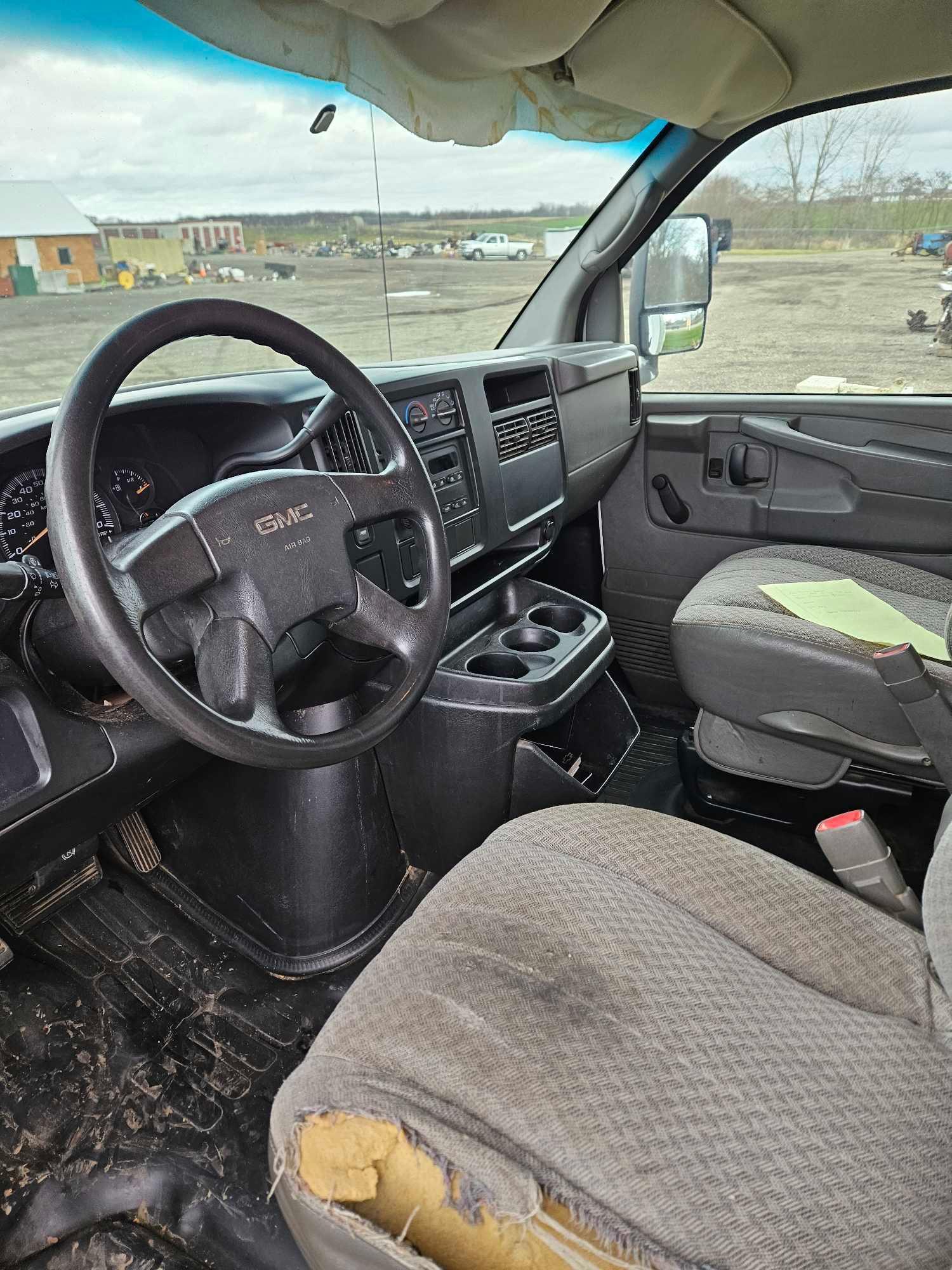 2005 GMC Savana box van work body, runs