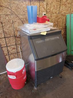 Manitowoc Q210 Ice Machine w/ Cooler