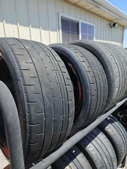 4 mounted Pirelli tires, 2 sizes