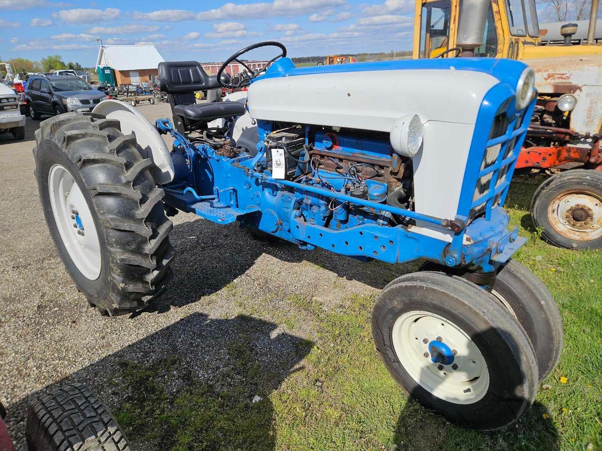 Ford model 981 tractor, gas, runs, remotes