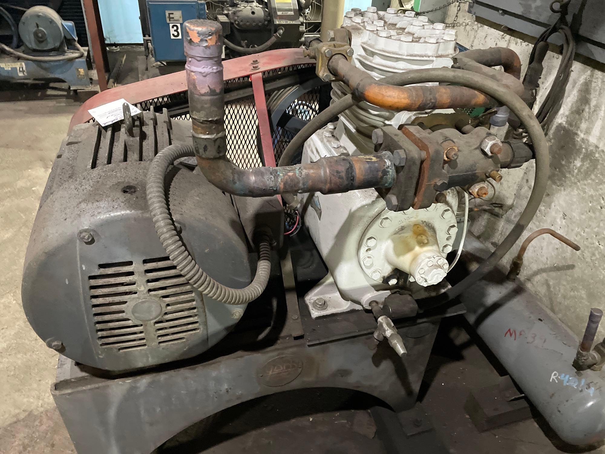 A1 flake ice machine, Model DER26F-5T, with Thermatrol compressor