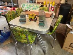 Table and Chairs w Leaf