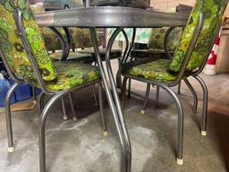 Table and Chairs w Leaf