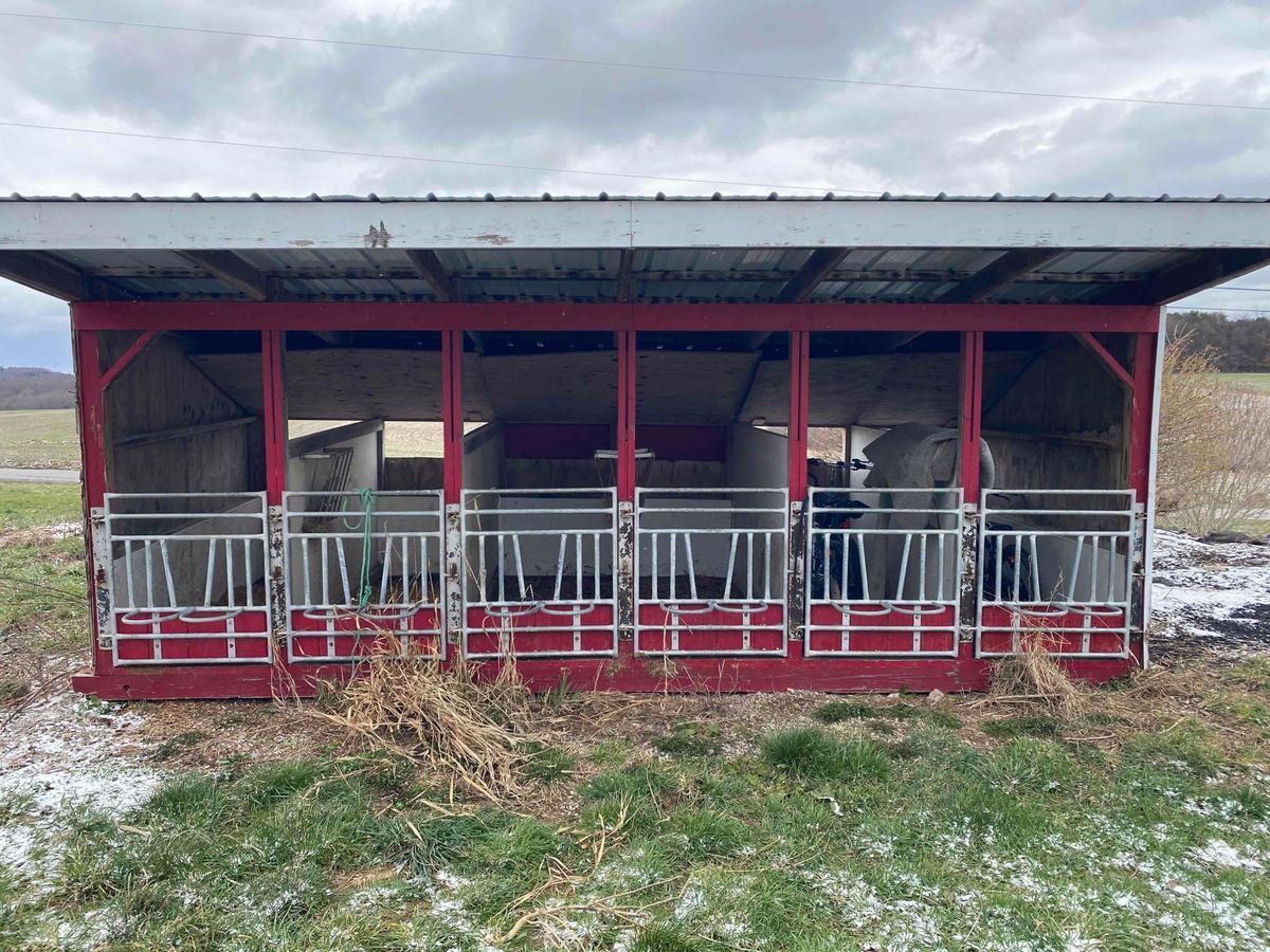 6 pen calf barn on skid