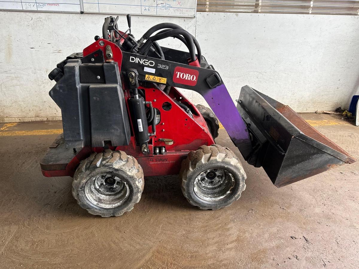 2020 Toro Dingo 323 with 41 inch Material Bucket