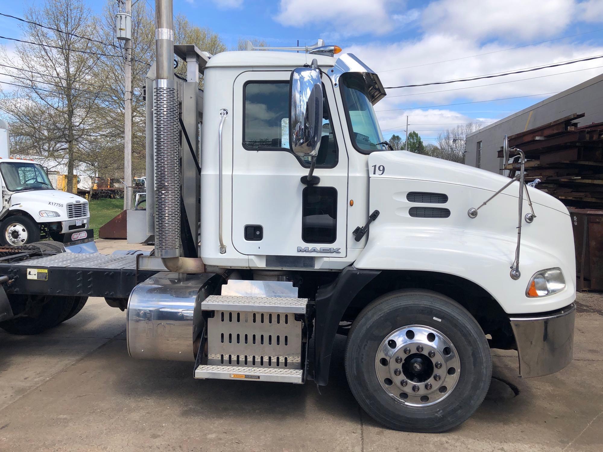 2013 Mack CXU613 tandem tractor, 718K miles