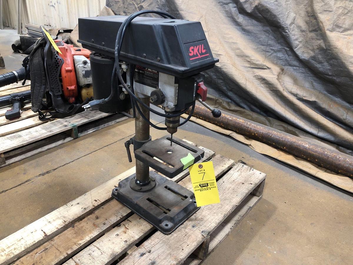 Drill press, Skil bench-top MN:3380, 5 speed, ... in. chuck, 120V. Working condition.