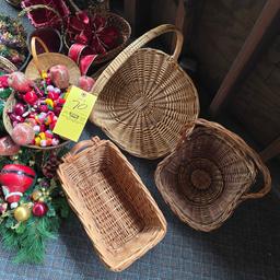 Large Assortment of Baskets & Holiday Decor