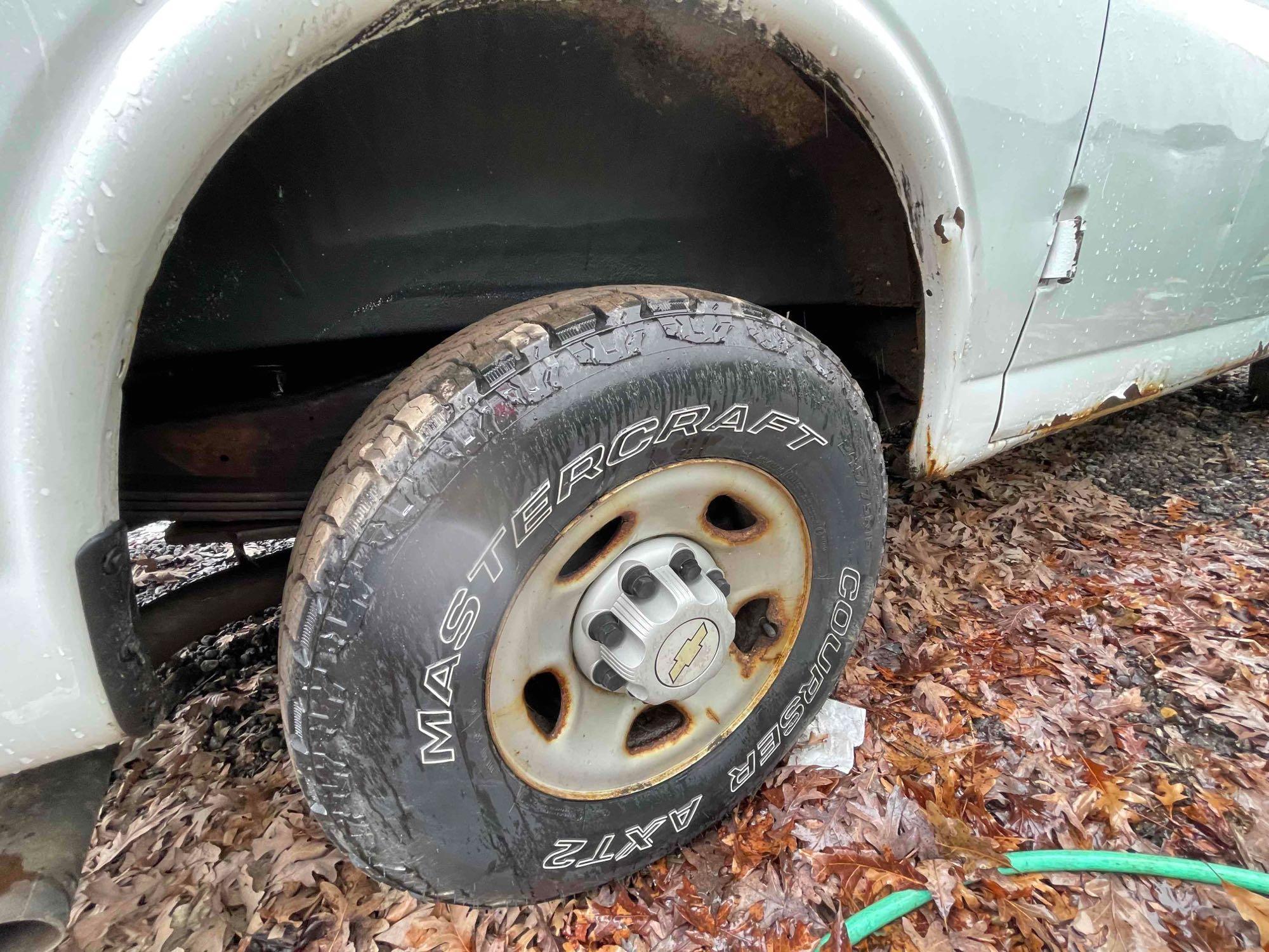 2007 Chevy 2500 van express 4.8 L engine. 94,842 mi.