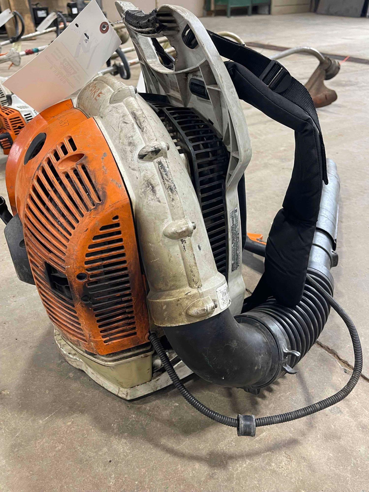 STIHL BR 600 backpack blower, runs