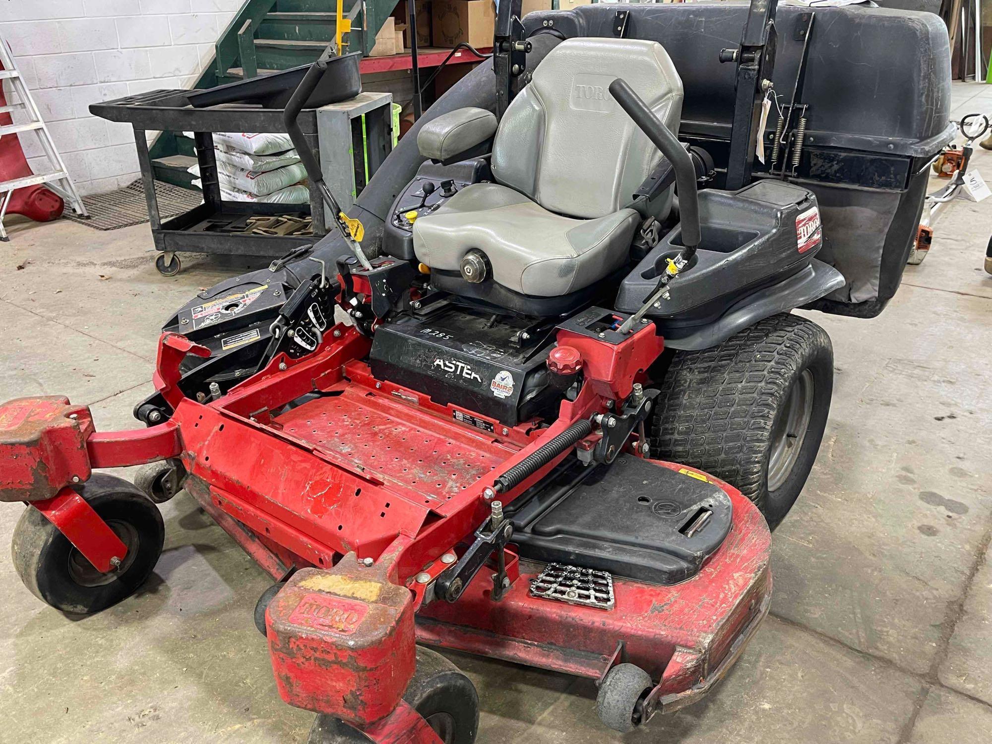 Toro Z Master riding mower, 60 inch, with vacuum bagger 1,691 hrs, runs