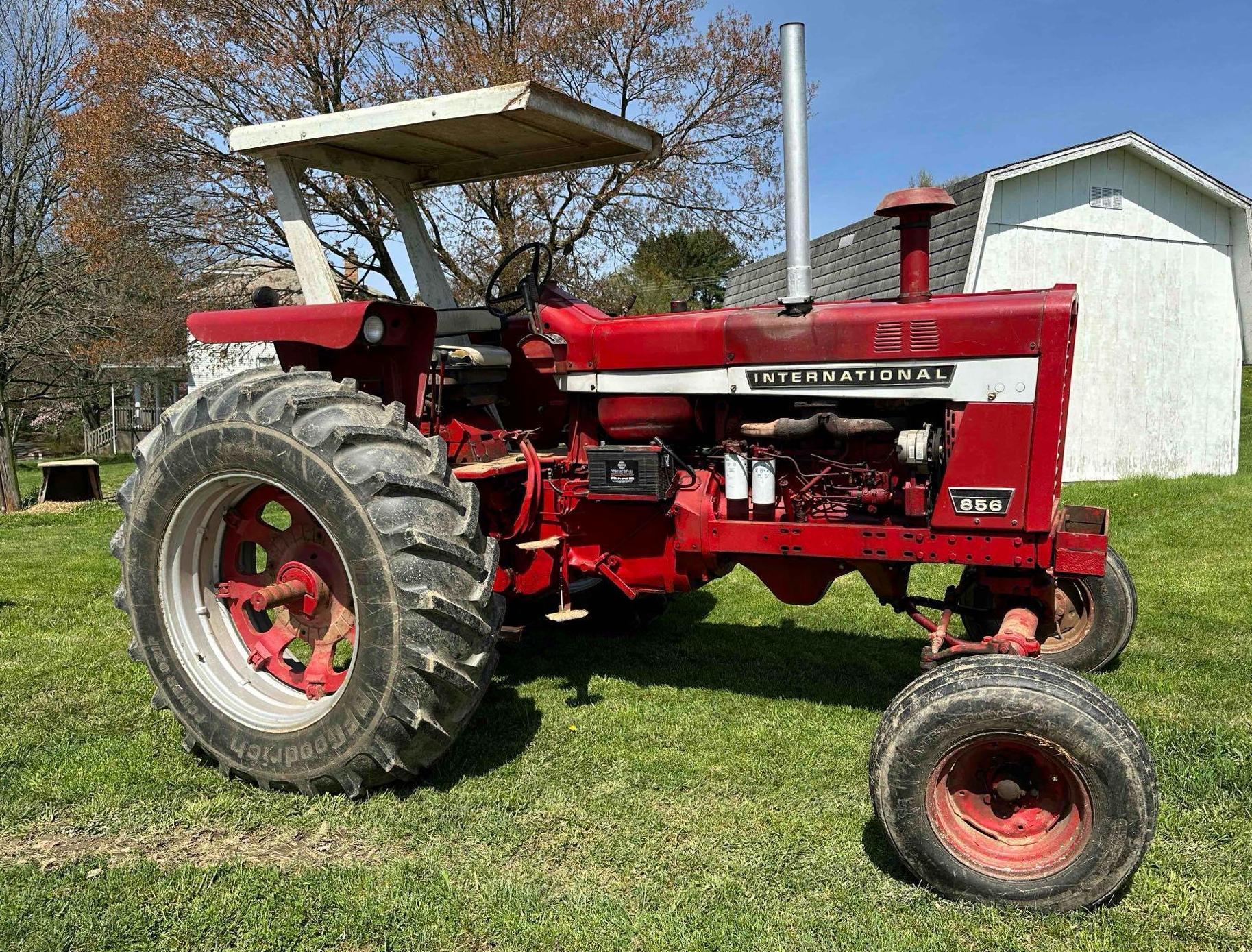 International 856 Diesel Tractor w/canopy. Dual remotes.