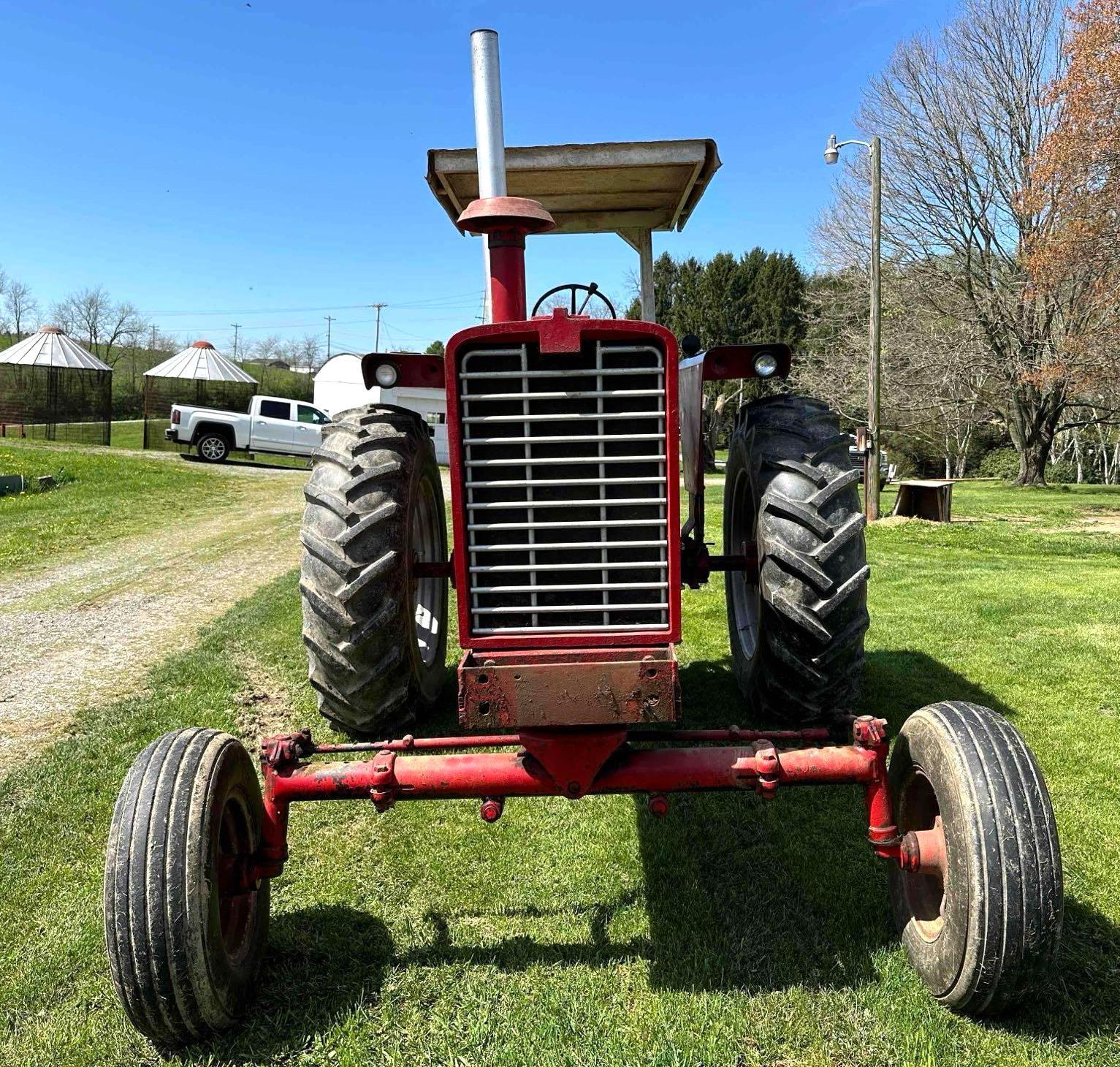 International 856 Diesel Tractor w/canopy. Dual remotes.