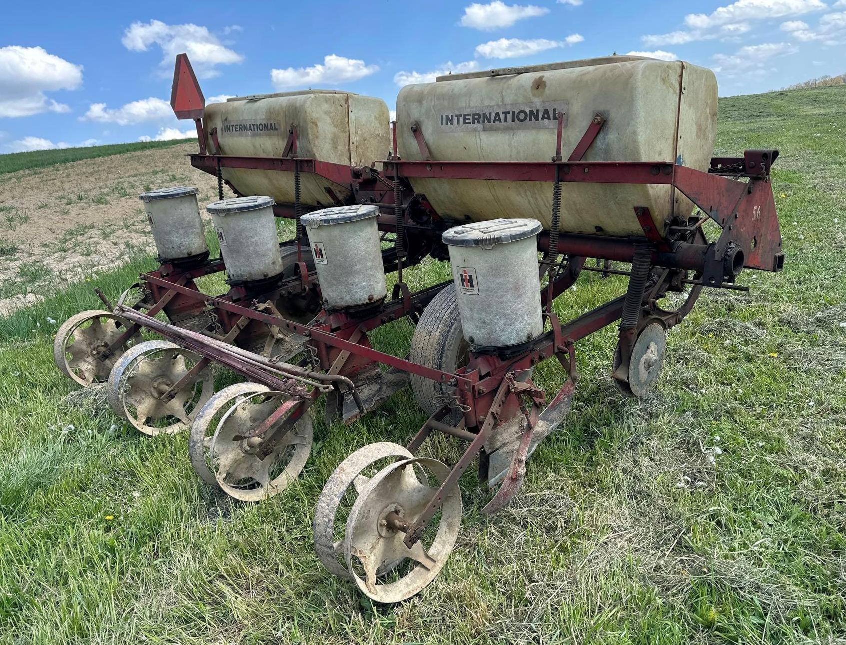 IH Model 56 4 row corn planter w/ dry boxes