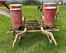 IH 2 row fast hitch corn planter