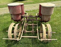 IH 2 row fast hitch corn planter