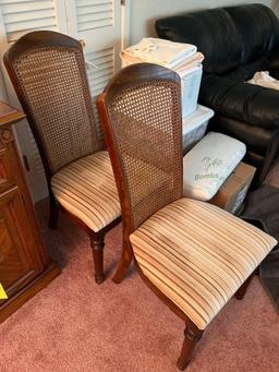 Broyhill Table (6) Chairs, (2) Extra Leaves, Server and 2pc Lighted China Cabinet