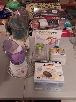 Small NIB Kitchen Appliances, Cusinart Food Processor, Rabbit Waterer, & Glass Sealable Bottle