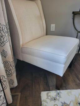 Skyline furniture upholstered chair with accent pillow