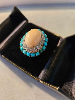 Lady's 18k yellow gold ring with pink coral, turquoise
