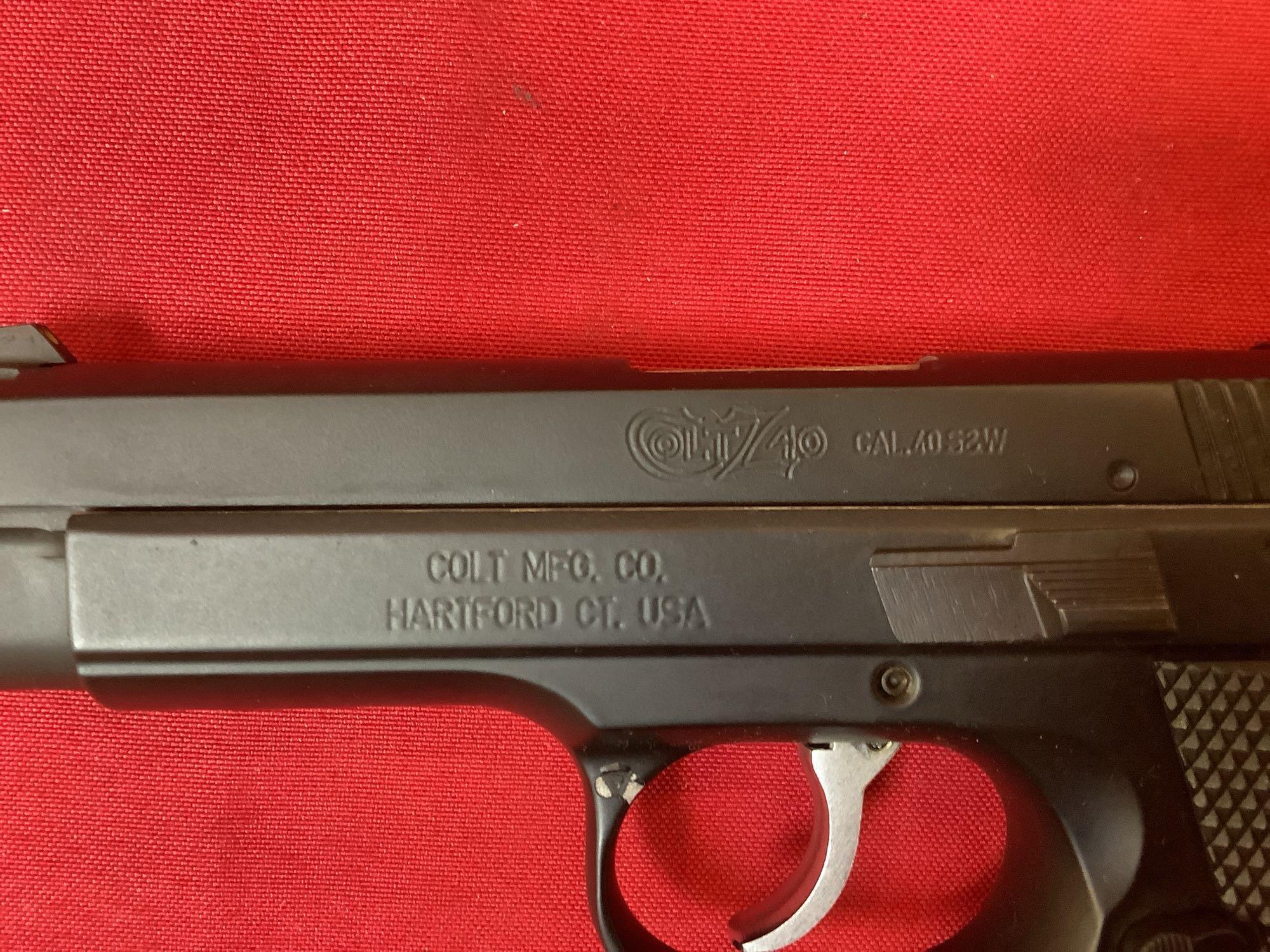 Colt / CZ mod. Z40 Pistol