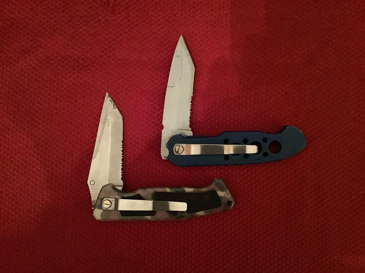 2 Knives