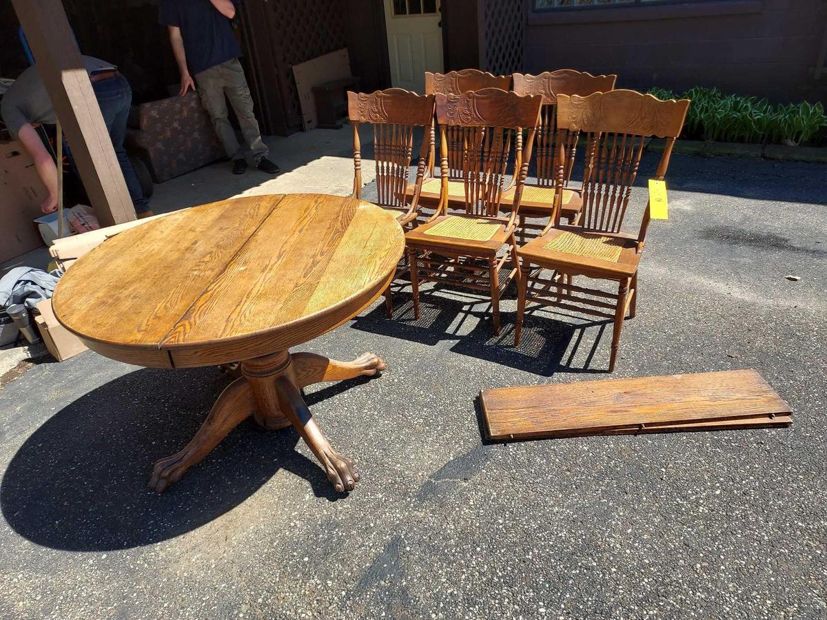 Solid Oak Round Dining Table w/ 5 Chairs & 2 Leaves