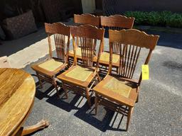 Solid Oak Round Dining Table w/ 5 Chairs & 2 Leaves