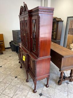 Chippendale Dining Room Hutch with Glass Doors